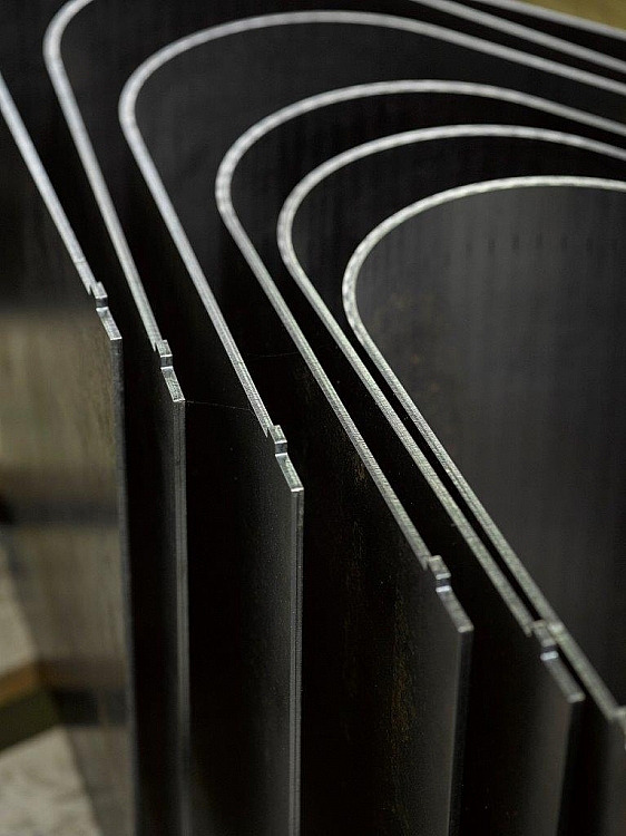 Steel plate with bending segments