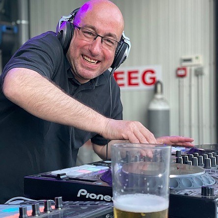 DJ