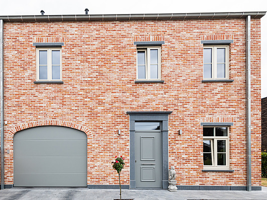 PVC ramen en deuren en garagepoort voor nieuwbouw woning - Zele