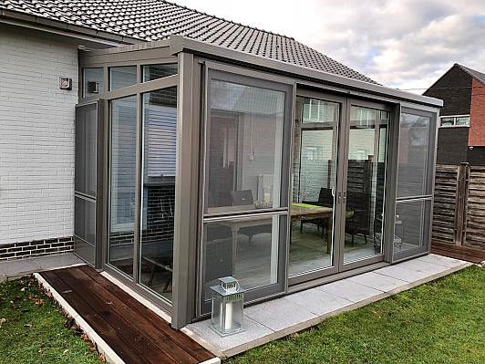Veranda en PVC ramen en deuren voor renovatie woning